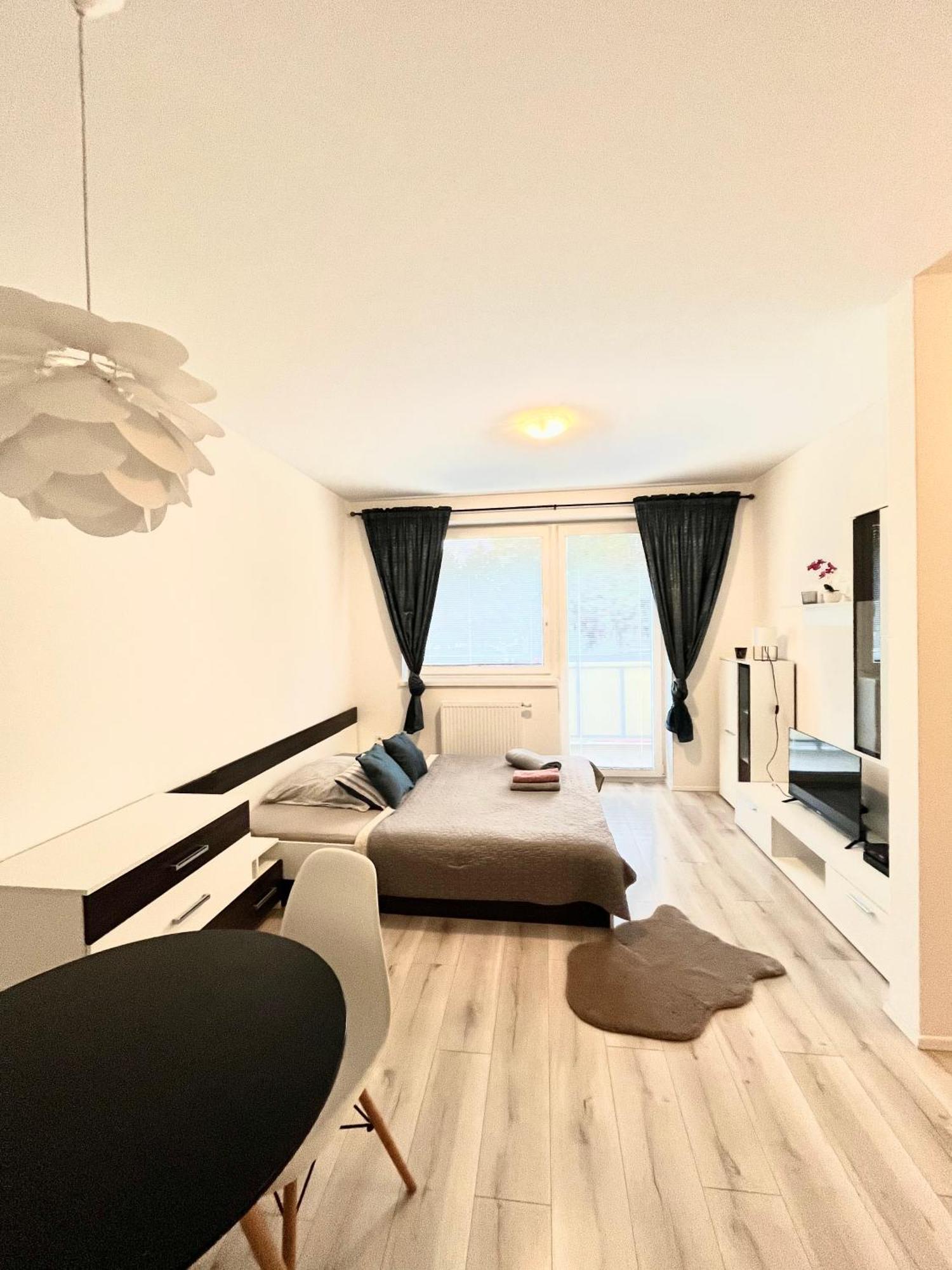 Moderne Studio S Bezplatnym Parkovanim มาร์ติน ภายนอก รูปภาพ